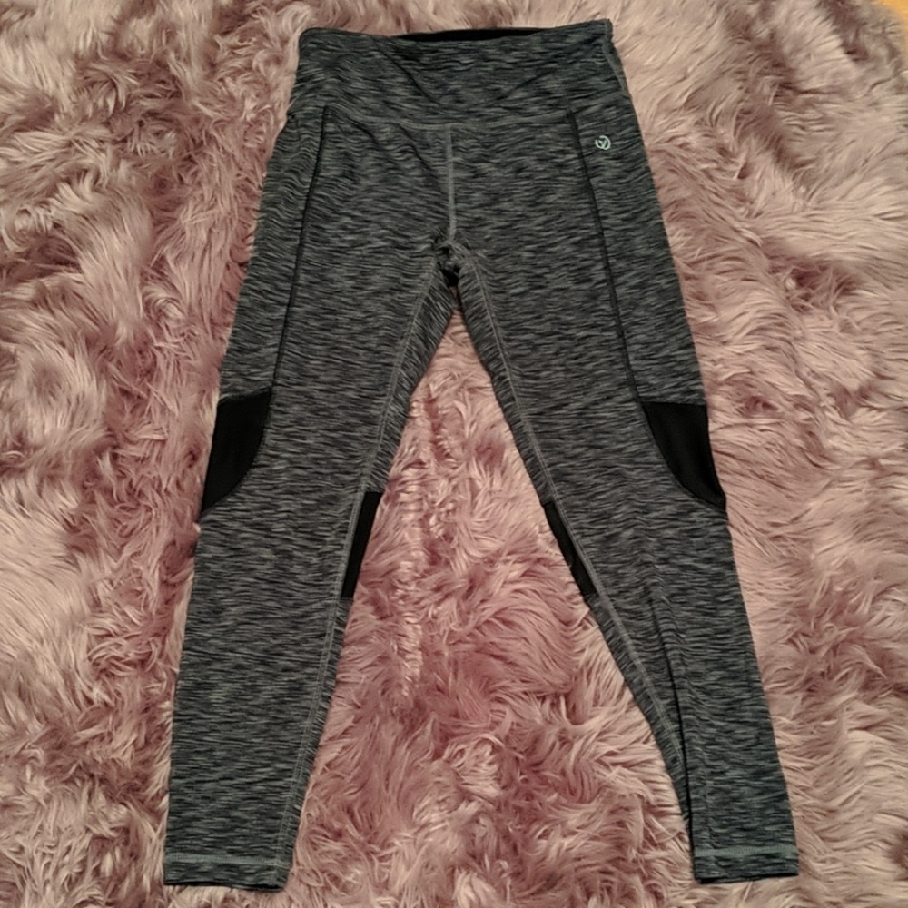 Workout leggings with key pocket
